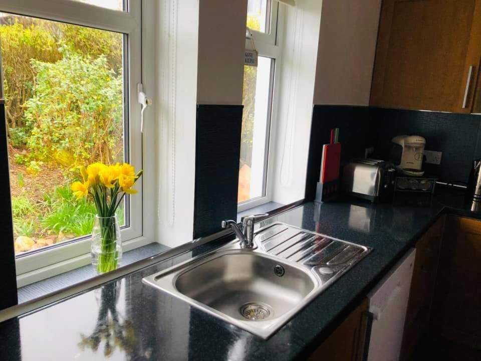Cosy 3 Bedroom Home In Centre Of Бродік Екстер'єр фото